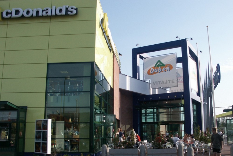 Obchodné centrum Dubeň a Hypermarket Carrefour, Žilina