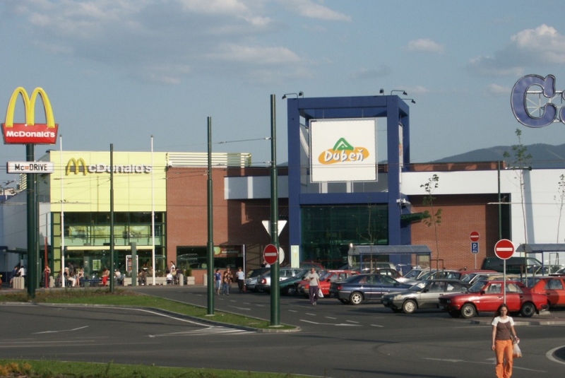 Obchodné centrum Dubeň a Hypermarket Carrefour, Žilina