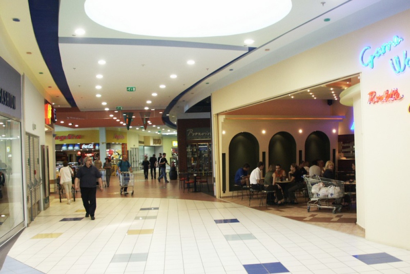 Obchodné centrum Dubeň a Hypermarket Carrefour, Žilina