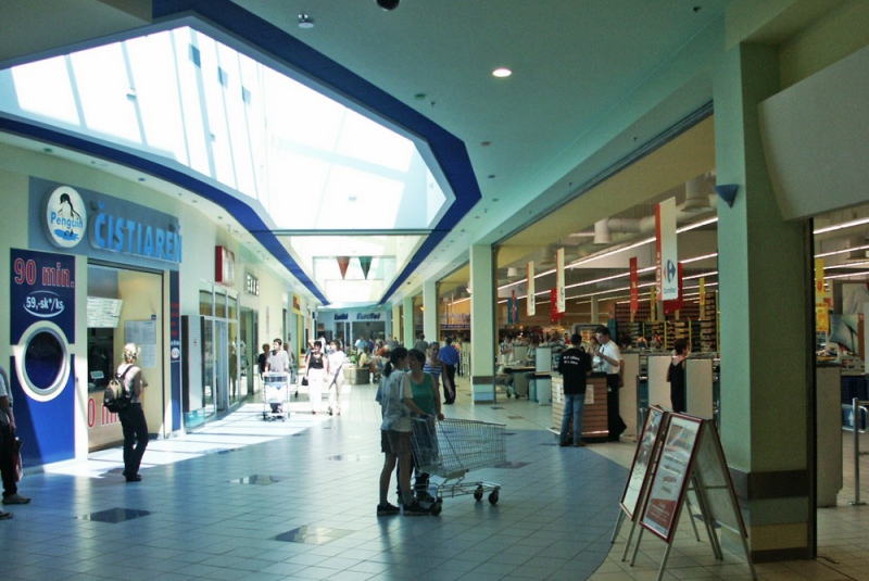 Obchodné centrum Dubeň a Hypermarket Carrefour, Žilina