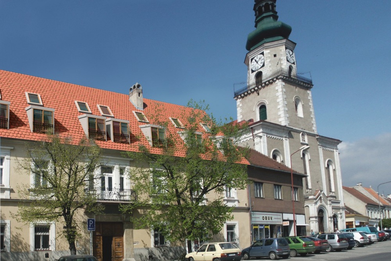 Obnova a nadstavba historickej radnice v Modre