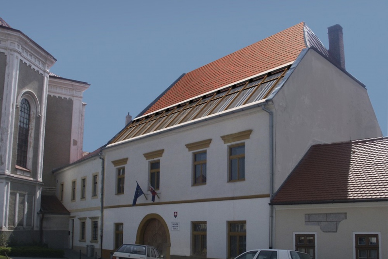 Obnova a nadstavba historickej radnice v Modre